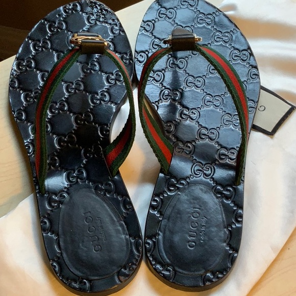 gucci gg logo sandals